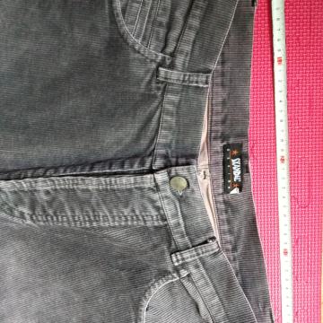 Skandal hlače samt otprilike L