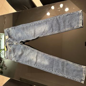 Traperice nove s etiketom Levi Strauss & Co. 519