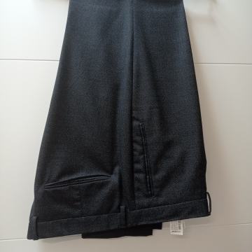 Zara hlače, vel. 48, 25 eura