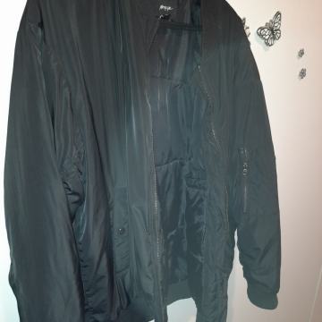 Crna jakna nenošena 10 e. Velicina M