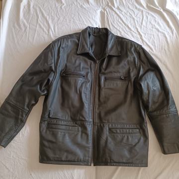 Crna kožna jakna veličina 54