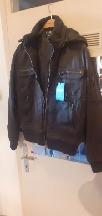 Farro vel.M nova jakna  kvalitetna i vrlo ugodna