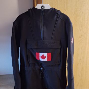 hoodie jakna s velikim džepom sprijeda