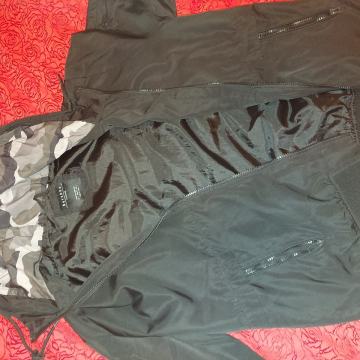 Jakna tanka L Bershka