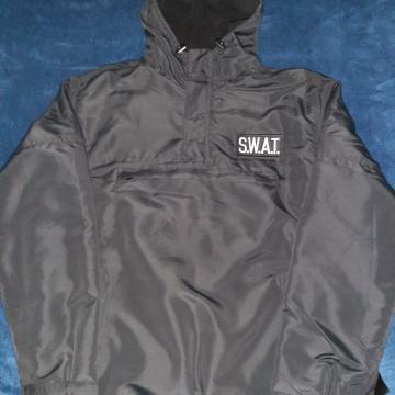 Kvalitetna, moderna, sportska crna muška jakna. Povoljno!!