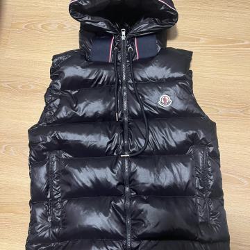 Moncler prsluk
