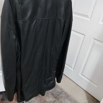MUŠKA JAKNA OD KOŽE...5XL......120 Eur