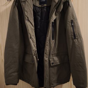 Muška jakna vel. S, 15 €