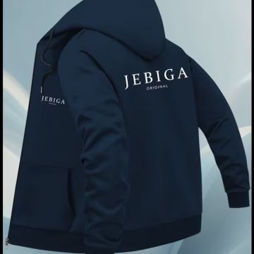 Muška moderna tamnoplava jakna s kapuljačom i printom "JEBIGA" -