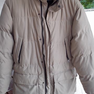 Muška zimska jakna malo duža jako topla