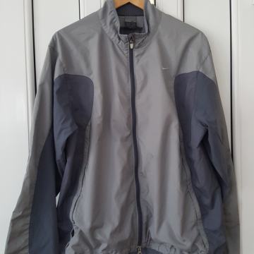 Nike jakna vel XL