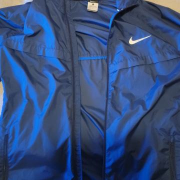 ,,Nike,, running jakna