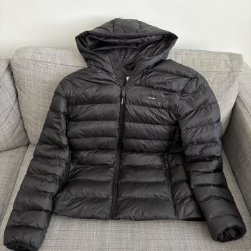 Prodajem jaknu Calvin Klein vel. L