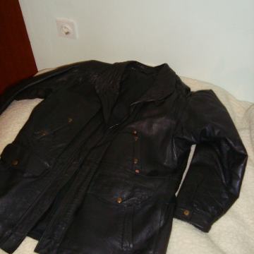 Prodajem kožnu jaknu u top stanju