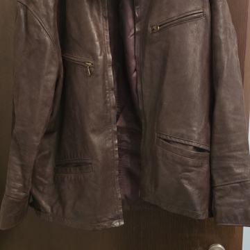 Prodajem mušku kožnu jaknu smedje boje za 20 eura!