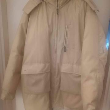 Prodajem mušku zimsku Nike jaknu