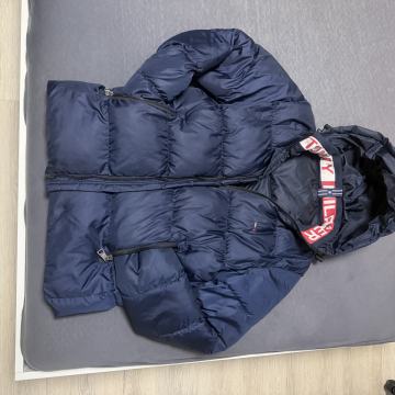 Prodajem Tommy Hilfiger jaknu