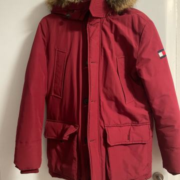 Prodajem Tommy Hilfiger zimsku jaknu