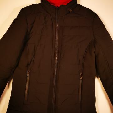 SNIŽENO!!! PREKRASNA GUESS MUŠKA DVOSTRANA JAKNA CRNO ILI CRVENA!!!!!