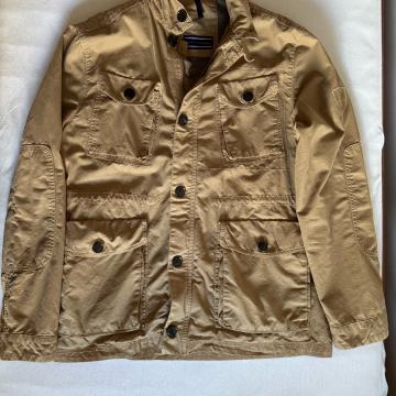 Nova Tommy Hilfiger muška parka (vel. XL)