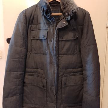 Zara man vel .L/48 kvalitetna ugodna topla  jakna