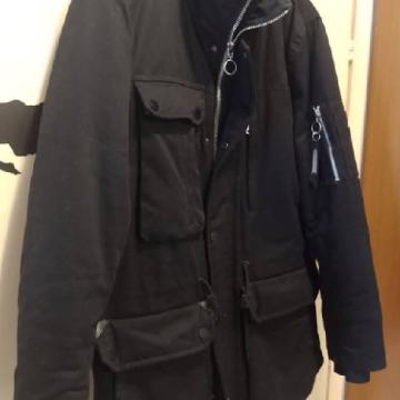 Zara man vel M kvalitetna ugodna i topla jakna