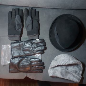 1x ŠEŠIR 1× KAPA 2X RUKAVICE + ŠAL GRATIS