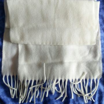 Bijeli pleteni šal 150 x 30 cm