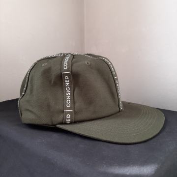 CONSIGNED - Muška Kapa  *NOVO*