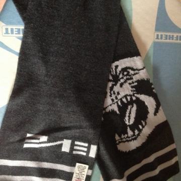 Sixty šal sivo-bijeli - NOVO