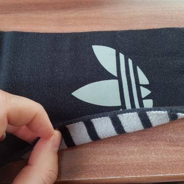 Prodaje se novi Adidas šal