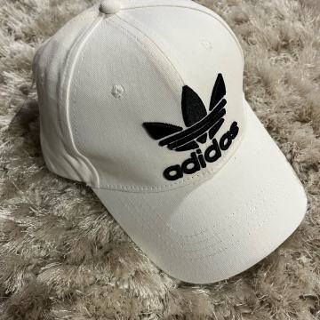 Adidas kape