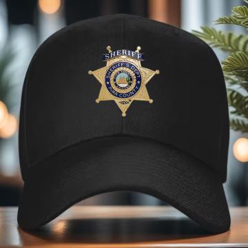 Bejzbolska kapa s oznakom šerifa okruga Pima