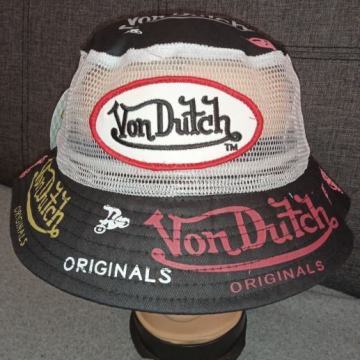 Bucket kapa Von Dutch (crna sa crvenim logom)