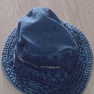 Dvije kape, plave, 10kn/kom