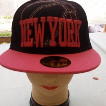 Kapa New York crno/roza
