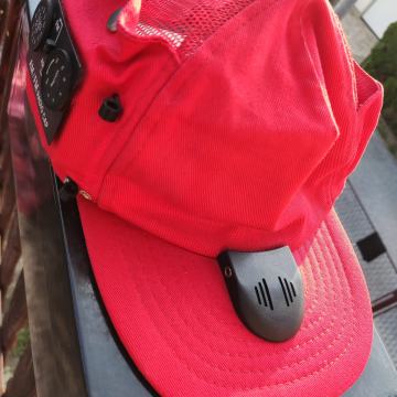 Kapa šilterica s integriranim FM/AM radiom i zvučnikom NOVA+4nove bat.