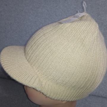 Kapa sa šiltom zimska