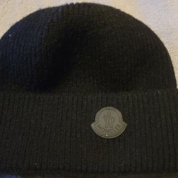 ,,Moncler,,zimska kapa