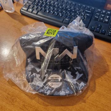 Numskull Call Of Duty kapa sa šiltom, MW Liquid Chrome Snapback