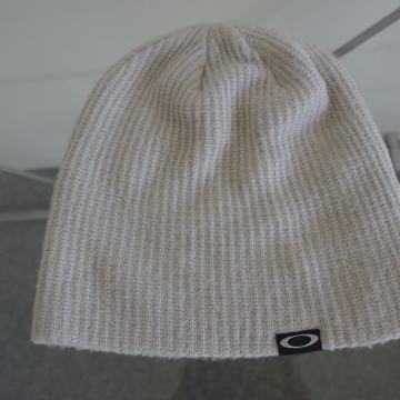 OAKLEY ZIMSKA PLETENA KAPA BEANIE SVIJETLO SIVA NOVA