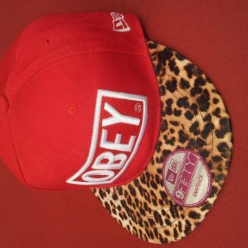 Obey crvena šilterica