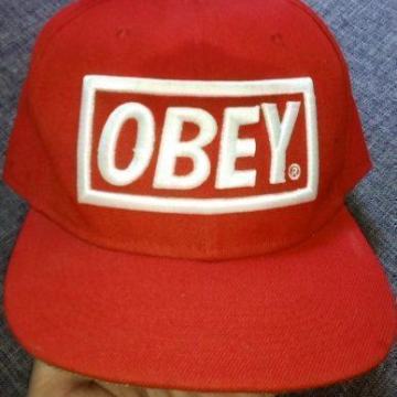 Obey crvena šilterica