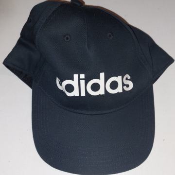 Prodajem adidas šiltericu NEKORIŠTENU