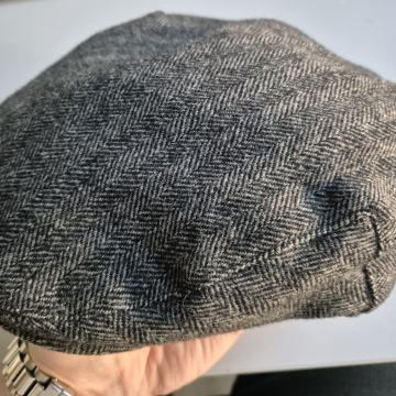 Prodajem flat kapu Asos, univerzalne veličine