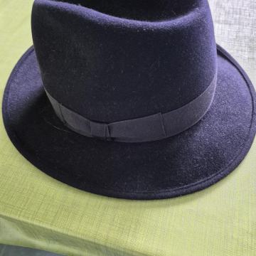 Prodajem kvalitetan muški šešir od zečje dlake (CAHUN)