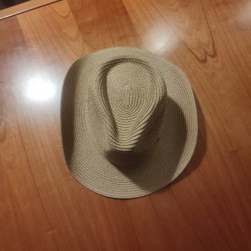 Prodajem šešir NIKAD NOŠEN!