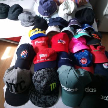 Šilterica kapa više kom. razne NOVE I KAO NOVE povoljno