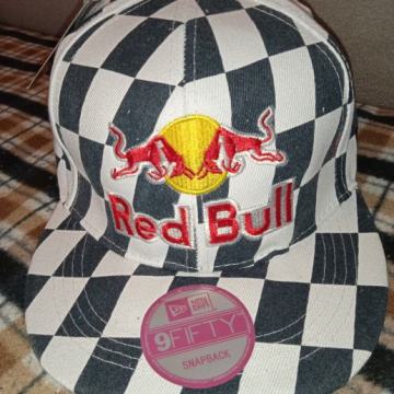 Šilterica Red Bull kockasta