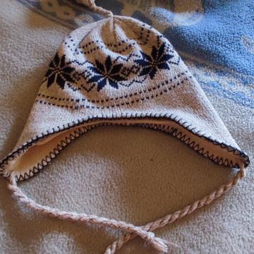 ZIMSKA KAPA RUCNO SIVANA OD OVCIJE VUNE